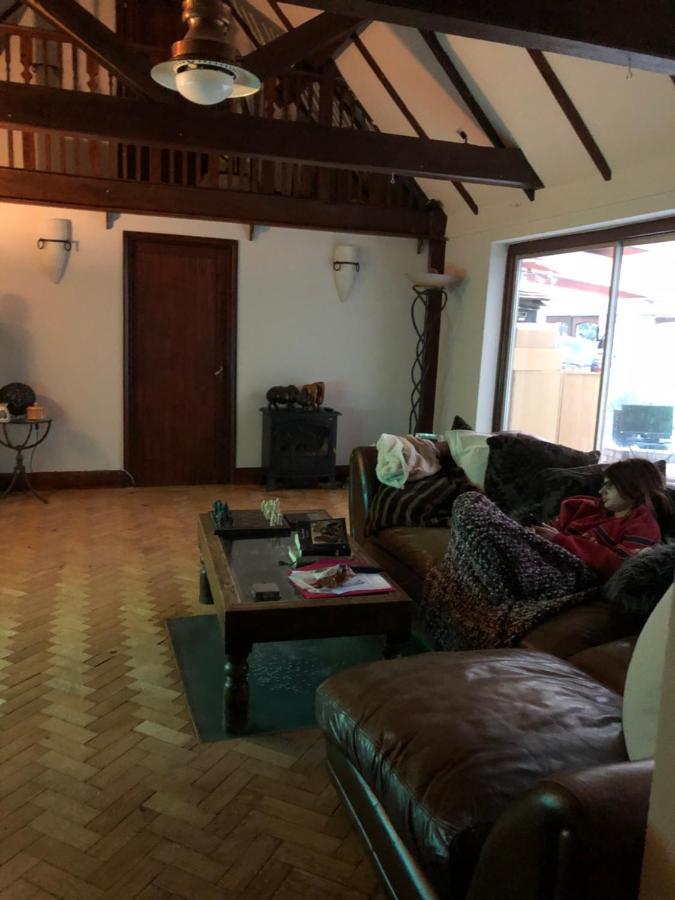 South Lodge House Dormansland Bagian luar foto