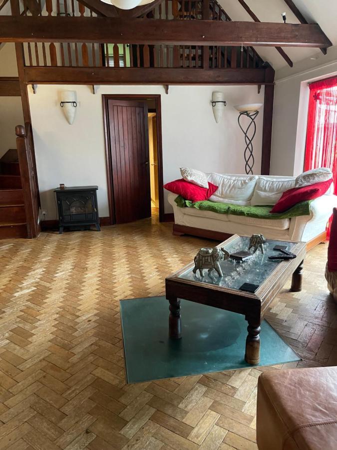 South Lodge House Dormansland Bagian luar foto