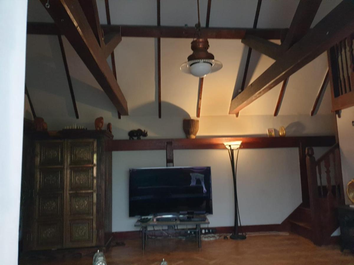 South Lodge House Dormansland Bagian luar foto