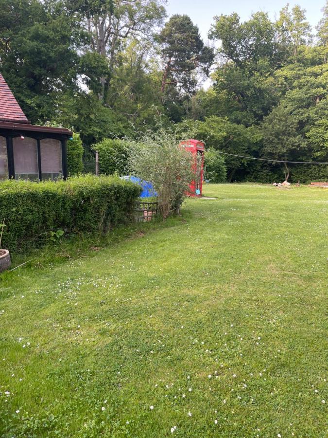 South Lodge House Dormansland Bagian luar foto