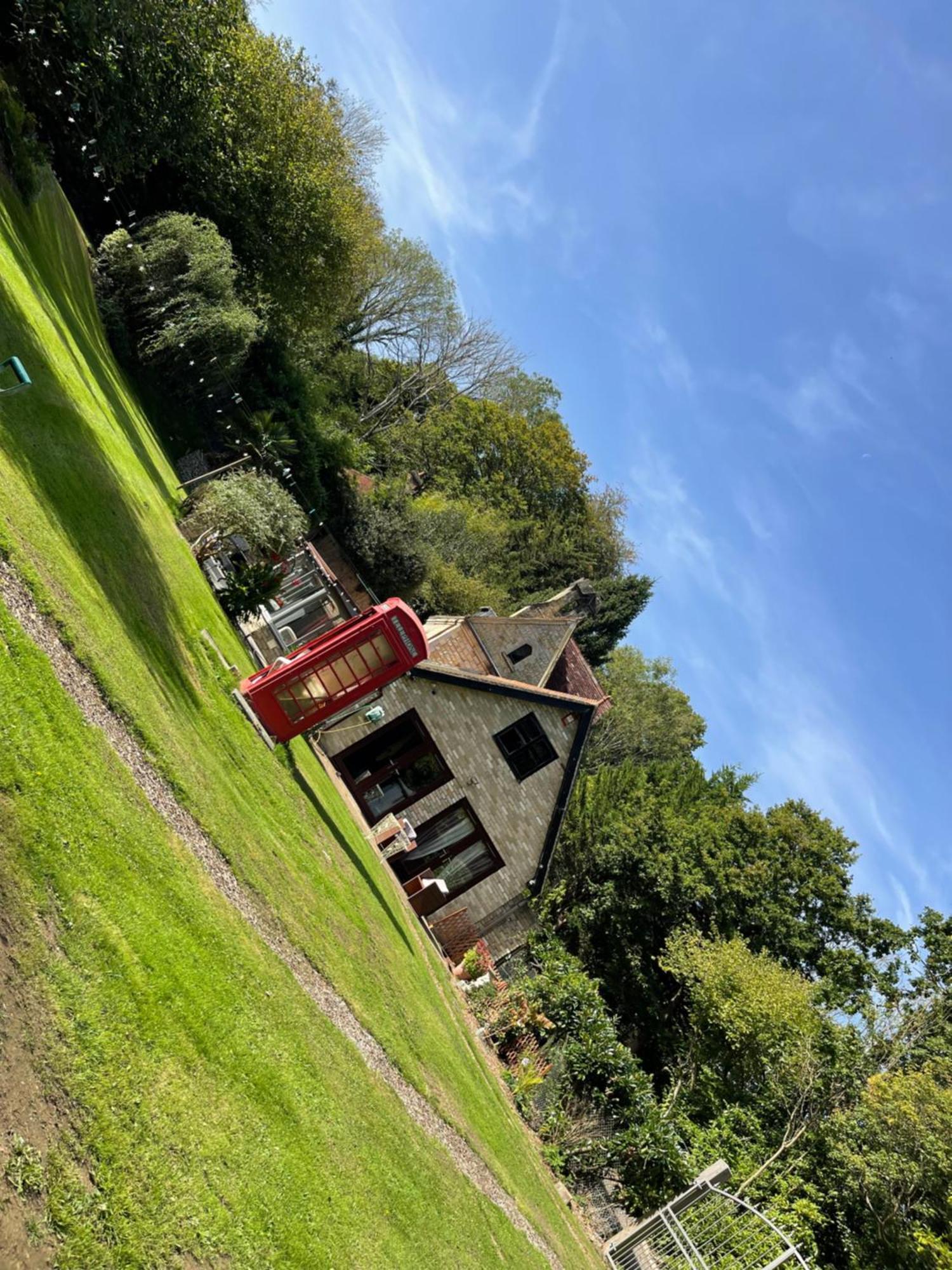 South Lodge House Dormansland Bagian luar foto